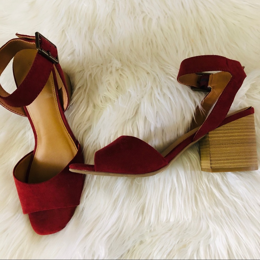 🍷 Maroon classic strap velour shoes 🍷